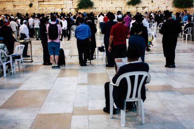 Kudüs İsrail 22 Haziran 2018 görüntülemek bilinmeyenli insanlar dua eden önü Western Wall, Kudüs'ün eski şehri akşam