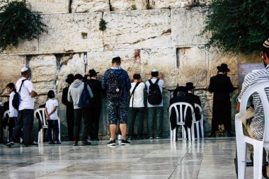 Kudüs İsrail 22 Haziran 2018 görüntülemek bilinmeyenli insanlar dua eden önü Western Wall, Kudüs'ün eski şehri akşam