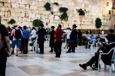 Kudüs İsrail 22 Haziran 2018 görüntülemek bilinmeyenli insanlar dua eden önü Western Wall, Kudüs'ün eski şehri akşam