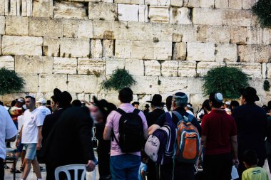 Kudüs İsrail 22 Haziran 2018 görüntülemek bilinmeyenli insanlar dua eden önü Western Wall, Kudüs'ün eski şehri akşam
