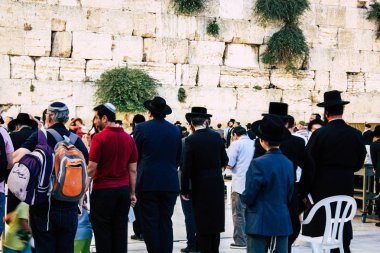 Kudüs İsrail 22 Haziran 2018 görüntülemek bilinmeyenli insanlar dua eden önü Western Wall, Kudüs'ün eski şehri akşam
