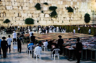 Kudüs İsrail 22 Haziran 2018 görüntülemek bilinmeyenli insanlar dua eden önü Western Wall, Kudüs'ün eski şehri akşam