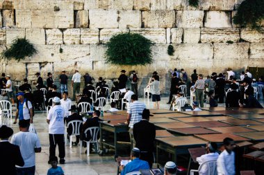 Kudüs İsrail 22 Haziran 2018 görüntülemek bilinmeyenli insanlar dua eden önü Western Wall, Kudüs'ün eski şehri akşam