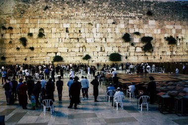 Kudüs İsrail 22 Haziran 2018 görüntülemek bilinmeyenli insanlar dua eden önü Western Wall, Kudüs'ün eski şehri akşam