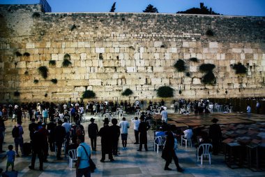 Kudüs İsrail 22 Haziran 2018 görüntülemek bilinmeyenli insanlar dua eden önü Western Wall, Kudüs'ün eski şehri akşam