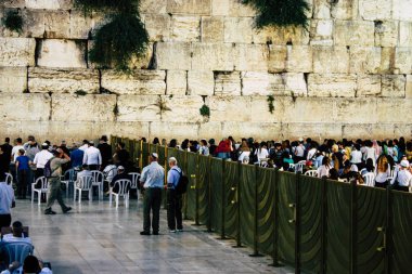 Kudüs İsrail 22 Haziran 2018 görüntülemek bilinmeyenli insanlar dua eden önü Western Wall, Kudüs'ün eski şehri akşam