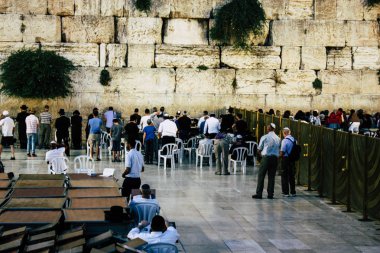 Kudüs İsrail 22 Haziran 2018 görüntülemek bilinmeyenli insanlar dua eden önü Western Wall, Kudüs'ün eski şehri akşam