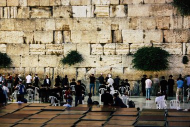 Kudüs İsrail 22 Haziran 2018 görüntülemek bilinmeyenli insanlar dua eden önü Western Wall, Kudüs'ün eski şehri akşam
