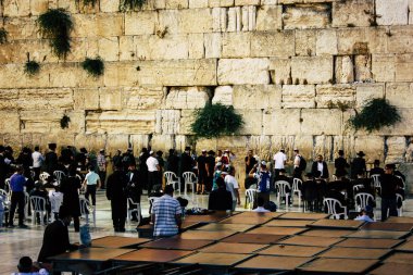 Kudüs İsrail 22 Haziran 2018 görüntülemek bilinmeyenli insanlar dua eden önü Western Wall, Kudüs'ün eski şehri akşam