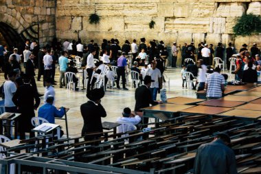 Kudüs İsrail 22 Haziran 2018 görüntülemek bilinmeyenli insanlar dua eden önü Western Wall, Kudüs'ün eski şehri akşam