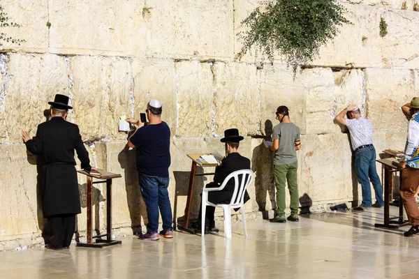 Jerusalén Israel Junio 2018 Vista Gente Desconocida Rezando Frente Muro — Foto de Stock