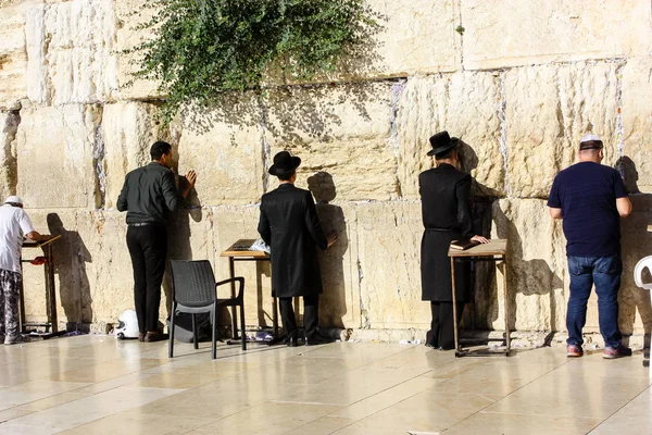 Kudüs İsrail 20 Haziran 2018 görüntülemek bilinmeyenli insanlar dua eden önü Western Wall Eski Kudüs şehri akşam