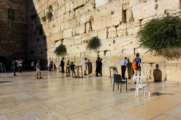 Gerusalemme Israele Giugno 2018 Veduta Persone Sconosciute Che Pregano Davanti — Foto Stock