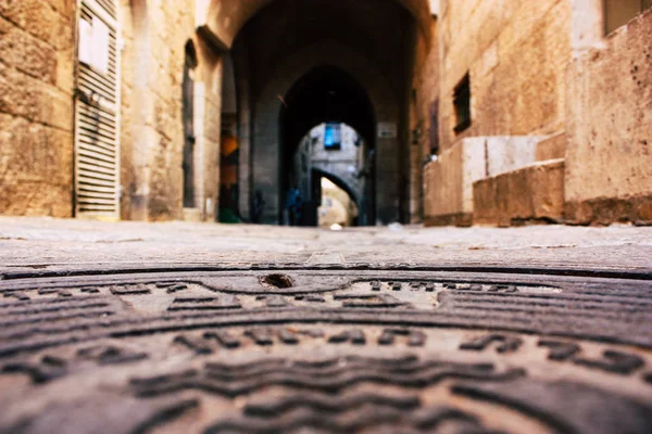 Kudüs İsrail 09 Haziran 2018 Eski Kudüs şehri, öğleden sonra zemin seviyesinden sokak görünümü