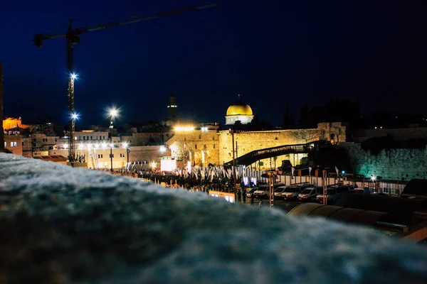 エルサレム イスラエル 2018 日夕方にはエルサレムの旧市街の嘆きの壁広場に軍隊式に出席の兵士のビュー — ストック写真