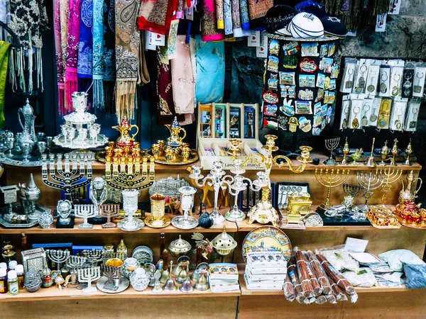 Kudüs İsrail 07 Haziran 2018 dekoratif objeler Closeup satılan Kudüs'ün eski şehri çarşı içinde