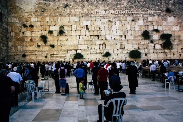 Kudüs İsrail 22 Haziran 2018 görüntülemek bilinmeyenli insanlar dua eden önü Western Wall, Kudüs'ün eski şehri akşam