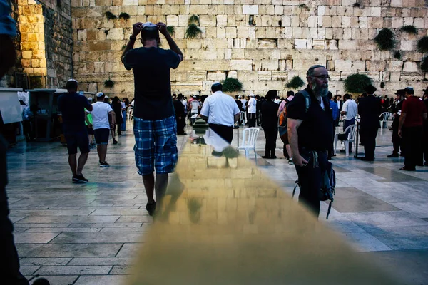 Kudüs İsrail 22 Haziran 2018 görüntülemek bilinmeyenli insanlar dua eden önü Western Wall, Kudüs'ün eski şehri akşam