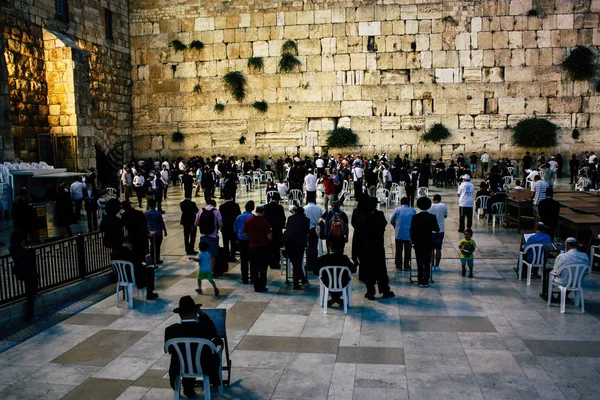 Kudüs İsrail 22 Haziran 2018 görüntülemek bilinmeyenli insanlar dua eden önü Western Wall, Kudüs'ün eski şehri akşam