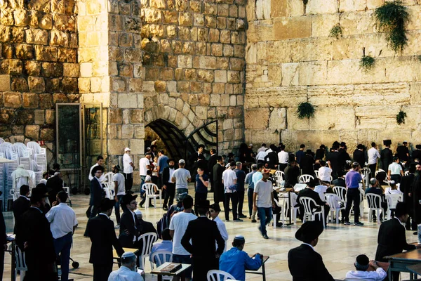 Kudüs İsrail 22 Haziran 2018 görüntülemek bilinmeyenli insanlar dua eden önü Western Wall, Kudüs'ün eski şehri akşam