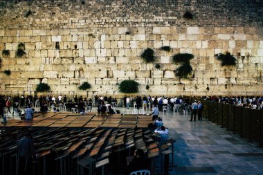 Kudüs İsrail 22 Haziran 2018 görüntülemek bilinmeyenli insanlar dua eden önü Western Wall, Kudüs'ün eski şehri akşam