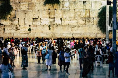 Kudüs İsrail 22 Haziran 2018 görüntülemek bilinmeyenli insanlar dua eden önü Western Wall, Kudüs'ün eski şehri akşam