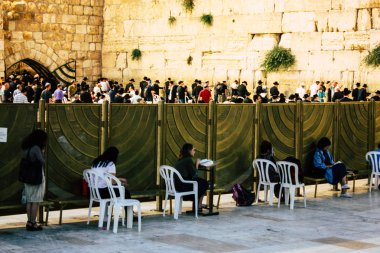 Kudüs İsrail 22 Haziran 2018 görüntülemek bilinmeyenli insanlar dua eden önü Western Wall, Kudüs'ün eski şehri akşam