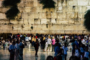 Kudüs İsrail 22 Haziran 2018 görüntülemek bilinmeyenli insanlar dua eden önü Western Wall, Kudüs'ün eski şehri akşam