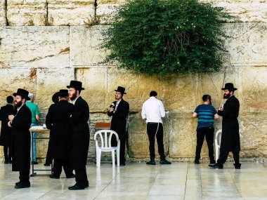 Kudüs İsrail 07 Haziran 2018 görüntülemek bilinmeyenli insanlar dua eden önü Western Wall Eski Kudüs şehri akşam