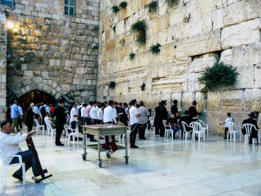 Kudüs İsrail 07 Haziran 2018 görüntülemek bilinmeyenli insanlar dua eden önü Western Wall Eski Kudüs şehri akşam