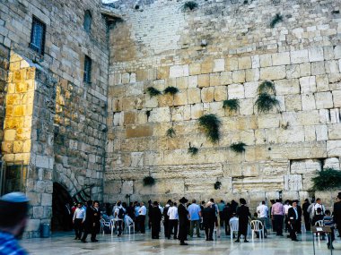 Kudüs İsrail 07 Haziran 2018 görüntülemek bilinmeyenli insanlar dua eden önü Western Wall Eski Kudüs şehri akşam