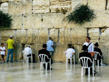 Kudüs İsrail 07 Haziran 2018 görüntülemek bilinmeyenli insanlar dua eden önü Western Wall Eski Kudüs şehri akşam