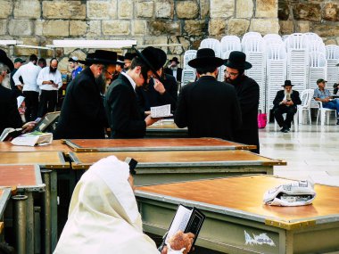 Kudüs İsrail 07 Haziran 2018 görüntülemek bilinmeyenli insanlar dua eden önü Western Wall Eski Kudüs şehri akşam