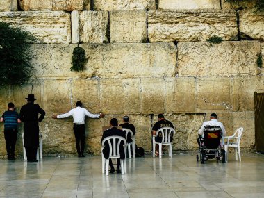 Kudüs İsrail 07 Haziran 2018 görüntülemek bilinmeyenli insanlar dua eden önü Western Wall Eski Kudüs şehri akşam