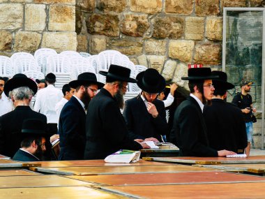 Kudüs İsrail 07 Haziran 2018 görüntülemek bilinmeyenli insanlar dua eden önü Western Wall Eski Kudüs şehri akşam