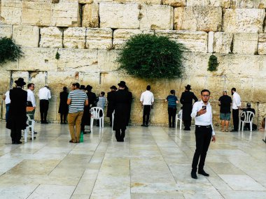 Kudüs İsrail 07 Haziran 2018 görüntülemek bilinmeyenli insanlar dua eden önü Western Wall Eski Kudüs şehri akşam