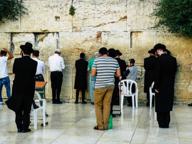 Kudüs İsrail 07 Haziran 2018 görüntülemek bilinmeyenli insanlar dua eden önü Western Wall Eski Kudüs şehri akşam