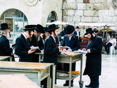Kudüs İsrail 07 Haziran 2018 görüntülemek bilinmeyenli insanlar dua eden önü Western Wall Eski Kudüs şehri akşam
