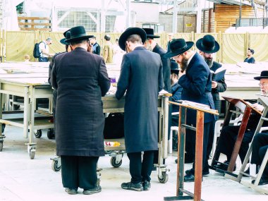 Kudüs İsrail 07 Haziran 2018 görüntülemek bilinmeyenli insanlar dua eden önü Western Wall Eski Kudüs şehri akşam