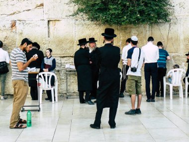 Kudüs İsrail 07 Haziran 2018 görüntülemek bilinmeyenli insanlar dua eden önü Western Wall Eski Kudüs şehri akşam