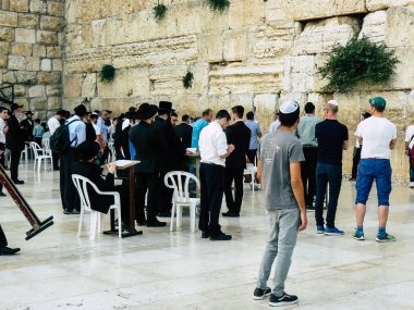 Kudüs İsrail 07 Haziran 2018 görüntülemek bilinmeyenli insanlar dua eden önü Western Wall Eski Kudüs şehri akşam