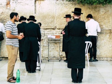 Kudüs İsrail 07 Haziran 2018 görüntülemek bilinmeyenli insanlar dua eden önü Western Wall Eski Kudüs şehri akşam