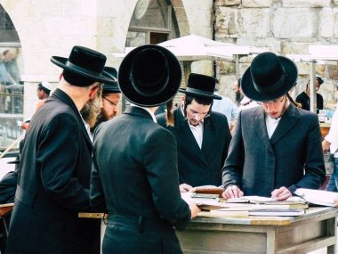 Kudüs İsrail 07 Haziran 2018 görüntülemek bilinmeyenli insanlar dua eden önü Western Wall Eski Kudüs şehri akşam