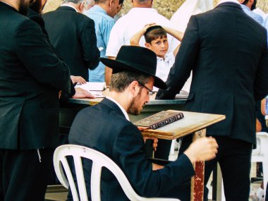 Kudüs İsrail 07 Haziran 2018 görüntülemek bilinmeyenli insanlar dua eden önü Western Wall Eski Kudüs şehri akşam