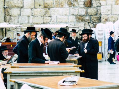 Kudüs İsrail 07 Haziran 2018 görüntülemek bilinmeyenli insanlar dua eden önü Western Wall Eski Kudüs şehri akşam