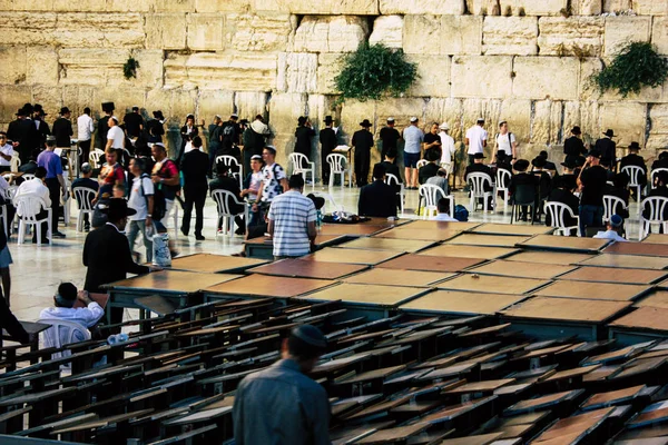 Kudüs İsrail 22 Haziran 2018 görüntülemek bilinmeyenli insanlar dua eden önü Western Wall, Kudüs'ün eski şehri akşam