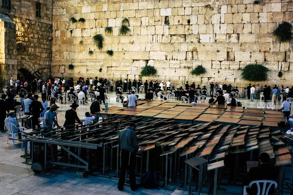 Kudüs İsrail 22 Haziran 2018 görüntülemek bilinmeyenli insanlar dua eden önü Western Wall, Kudüs'ün eski şehri akşam