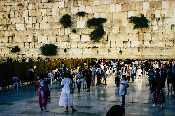 Kudüs İsrail 22 Haziran 2018 görüntülemek bilinmeyenli insanlar dua eden önü Western Wall, Kudüs'ün eski şehri akşam