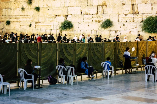 Kudüs İsrail 22 Haziran 2018 görüntülemek bilinmeyenli insanlar dua eden önü Western Wall, Kudüs'ün eski şehri akşam