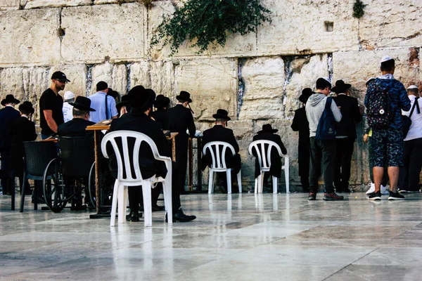 Kudüs İsrail 22 Haziran 2018 görüntülemek bilinmeyenli insanlar dua eden önü Western Wall, Kudüs'ün eski şehri akşam